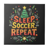 Sleep Soccer Wiederholung Weihnachtsbaum Fußball L Fliese (Vorderseite)