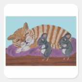 Sleeping Cat with Sneaky Mice  Quadratischer Aufkleber (Vorderseite)