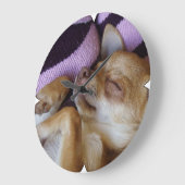 Sleeping Chihuahua Große Wanduhr (Winkel)