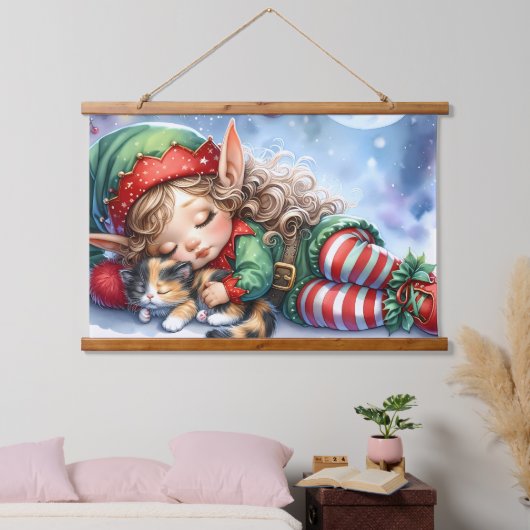 Sleeping Christmas Elf with Calico Kitten Wandteppich Mit Holzrahmen (Schlafzimmer)