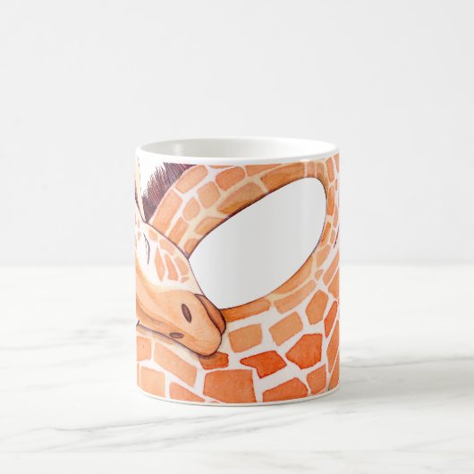 Sleeping Giraffe: Gentle Watercolor Kaffeetasse (Mittel)