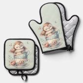 Sleeping Owl in Stacked Floral Teacups Ofenhandschuh & Topflappen-Set (Vorderseite/Rückseite)