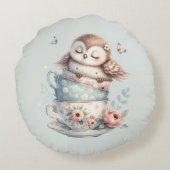 Sleeping Owl in Stacked Floral Teacups Rundes Kissen (Rückseite)