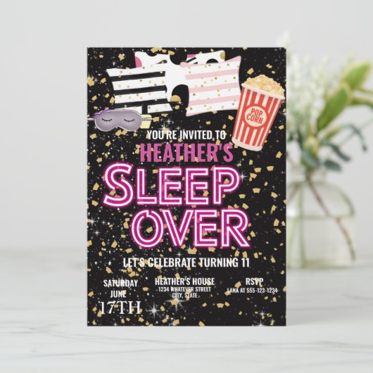 Sleepover Geburtstagspartei Custom Einladung (Stehend Vorderseite)