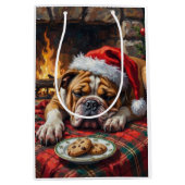 Sleepy Bulldog Dog Fast Asleep Santa Hat Christmas Mittlere Geschenktüte (Vorderseite)