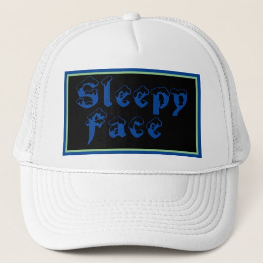 Sleepy Face: Weiß - Sun Brim - Trucker Hat Truckerkappe (Vorderseite)