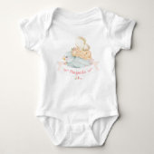 Sleepy Fairy Bird Illustration mit Name Girl Baby Strampler (Vorderseite)