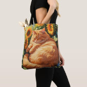 Sleepy Fat Orange Cat mit Sonnenblumen Tasche (Von Nahem)