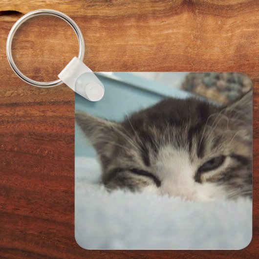 Sleepy Keeno Aluminium Square Schlüsselanhänger (Vorderseite)