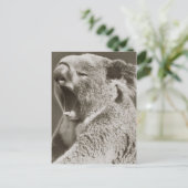 Sleepy Koala Yawning Postkarte (Stehend Vorderseite)