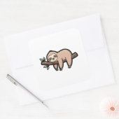 Sleepy Sloth – Cute Kawaii Illustration Quadratischer Aufkleber (Umschlag)