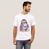 Sleepy Sloth mit Bisexual Flag - Funny Pride Gesch T-Shirt (Vorne ganz)