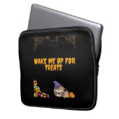 Sleepy sloth ready for Halloween treats! Classic T Laptopschutzhülle (Vorderseite Links)