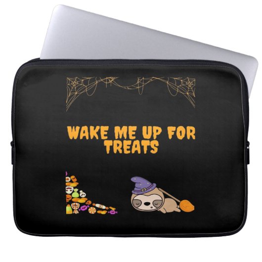 Sleepy sloth ready for Halloween treats! Classic T Laptopschutzhülle (Vorderseite)