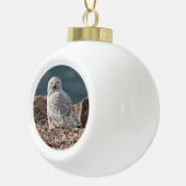Sleepy Snowy Owl Keramik Kugel-Ornament (Rechts)