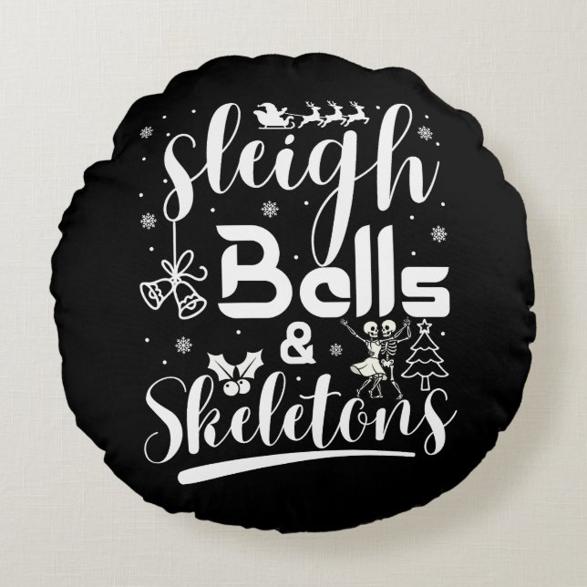 Sleigh bells & skeletons dancing funny christmas rundes kissen (Vorderseite)
