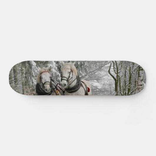 Sleigh Ride im Snowy Forest Skateboard (Horizontal)