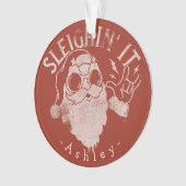 Sleighin It Funny Santa Sleigh Christmas Ornament (Vorderseite)