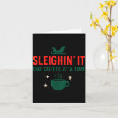 Sleighin' It One Coffee At A Time _ Funny Christma Karte (Gelbe Blume)
