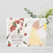 Slice Fun Margherita Pizza Kindergeburtstag Foto Einladung (Stehend Vorderseite)