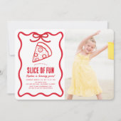 Slice of Fun Red Hand-drawn Pizza Photo Birthday Einladung (Vorderseite)