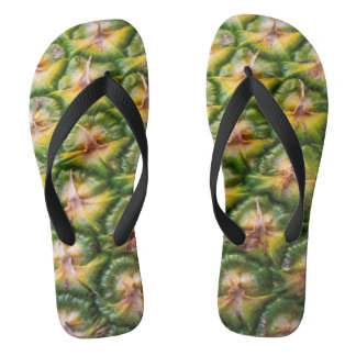 Slippers met ananas print close up badesandalen