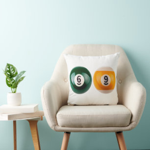 SlipperyJoe 69 harter Billardtisch zwei Billardkug Kissen