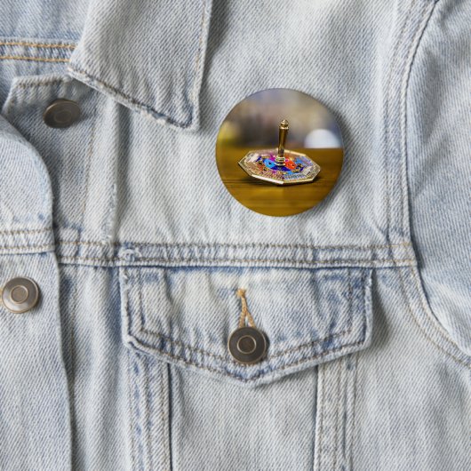 SlipperyJoe Chanukka-Dreidel-Geschenk achteckiger Button (Beispiel)