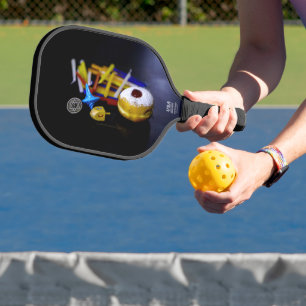 SlipperyJoe Chanukka symbolisches Stilleben Feiert Pickleball Schläger