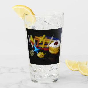 SlipperyJoe Chanukka symbolisches Stillleben Feier Glas