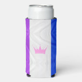 SlipperyJoe Drag Pride Flag lila blaue Krähe Selters Dosenkühler (Seltzer Vorderseite)