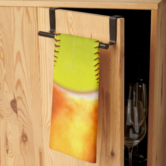 SlipperyJoe, Fireball-Himbeere, Softball in Brand, Geschirrtuch (Drittel gefaltet)