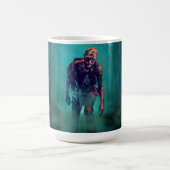 SlipperyJoe furchteinflößende Zombie-Figur isolier Kaffeetasse (Mittel)