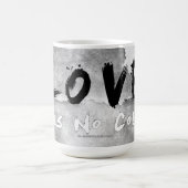 SlipperyJoe-Liebe hat keine Hautfarbe Kaffeetasse (Mittel)