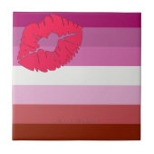 SlipperyJoe Lippenstift Lesbische Strichflagge Fem Fliese (Vorderseite)