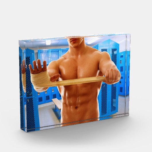 SlipperyJoe Musculus man abs locker Raum gekachelt Fotoblock (Links)