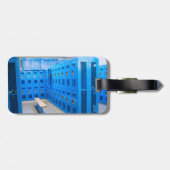 SlipperyJoe Musculus man abs locker Raum gekachelt Gepäckanhänger (Rückseite horizontal)