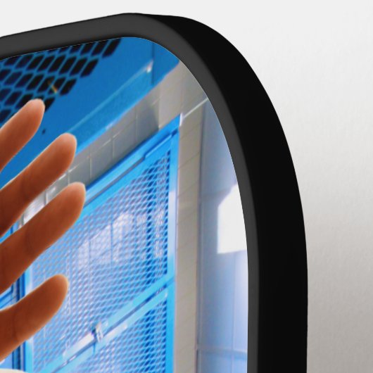 SlipperyJoe Musculus man abs locker Raum gekachelt Pickleball Schläger (Linke Seite)