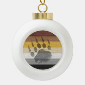 SlipperyJoe's Bärenpride-Fahne Holzbodenstruktur Keramik Kugel-Ornament (Vorderseite)