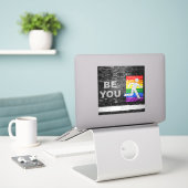 SlipperyJoe's Be You Backsteinwall Strichmännchen  Aufkleber (Laptop auf Schreibtisch)