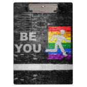 SlipperyJoe's Be You Backsteinwall Strichmännchen  Klemmbrett (Vorderseite)