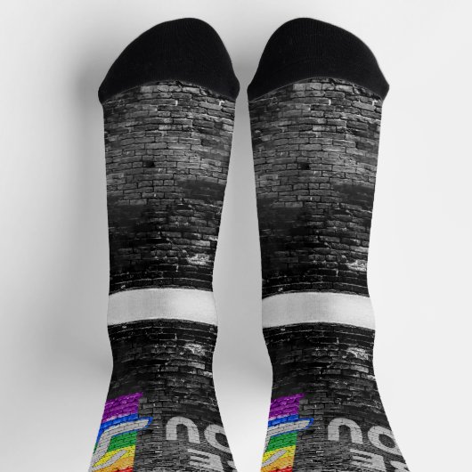 SlipperyJoe's Be You Backsteinwall Strichmännchen  Socken (Oben)