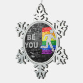 SlipperyJoe's Be You Black Backstein Wand Spazierf Schneeflocken Zinn-Ornament (Rechts)