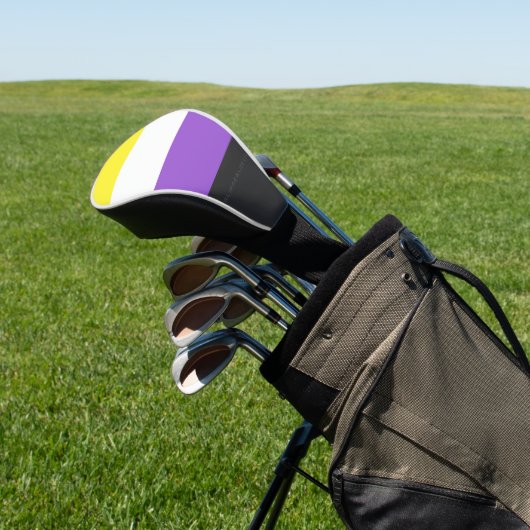 SlipperyJoe's Gay-Geschenke aus dem nichtbinären P Golf Headcover (In SItu)