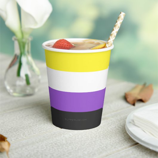 SlipperyJoe's Gay-Geschenke aus dem nichtbinären P Pappbecher (In Situ)