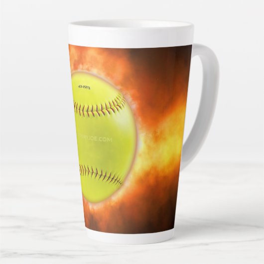 SlipperyJoe's gelbe Softball-Feuerball-Flammenrasp Milchtasse (Rechte Ecke)
