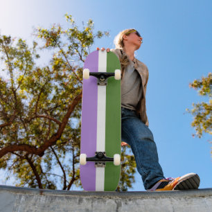 SlipperyJoe's genderqueere Pride-Flagge Lavendelbl Skateboard