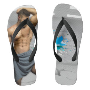 SlipperyJoe's Handtuch gebrochen, weiße Ziegelwand Badesandalen