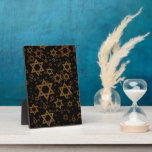 SlipperyJoe's Happy Hanukkah mehrere Sterne von Da Fotoplatte<br><div class="desc">SlipperyJoe's Happy Hanukkah multiple Stars of David Muster künstlerische Feier Jüdische Identität Erbe Hebräische Chanukah Geschenke Dekorationen Judaismus signifikante Symbol Religion verschiedenen Größen braune Goldtönen visuell ansprechend komplexe Design</div>