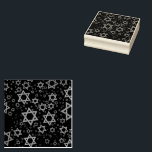 SlipperyJoe's Happy Hanukkah mehrere Sterne von Da Gummistempel<br><div class="desc">SlipperyJoe's Happy Hanukkah multiple Stars of David Muster künstlerische Feier Jüdische Identität Erbe Hebräische Chanukah Geschenke Dekorationen Judaismus signifikante Symbol Religion verschiedenen Größen braune Goldtönen visuell ansprechend komplexe Design</div>